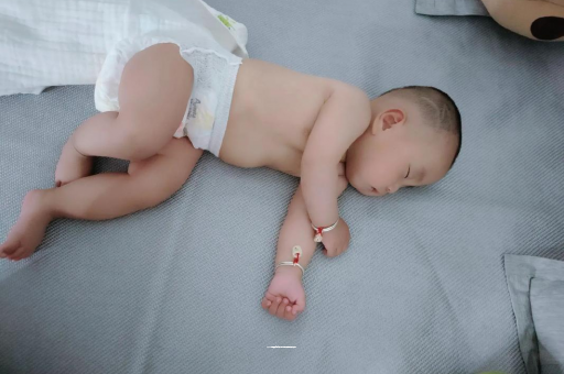 柳林宝宝呼吸道感染发烧